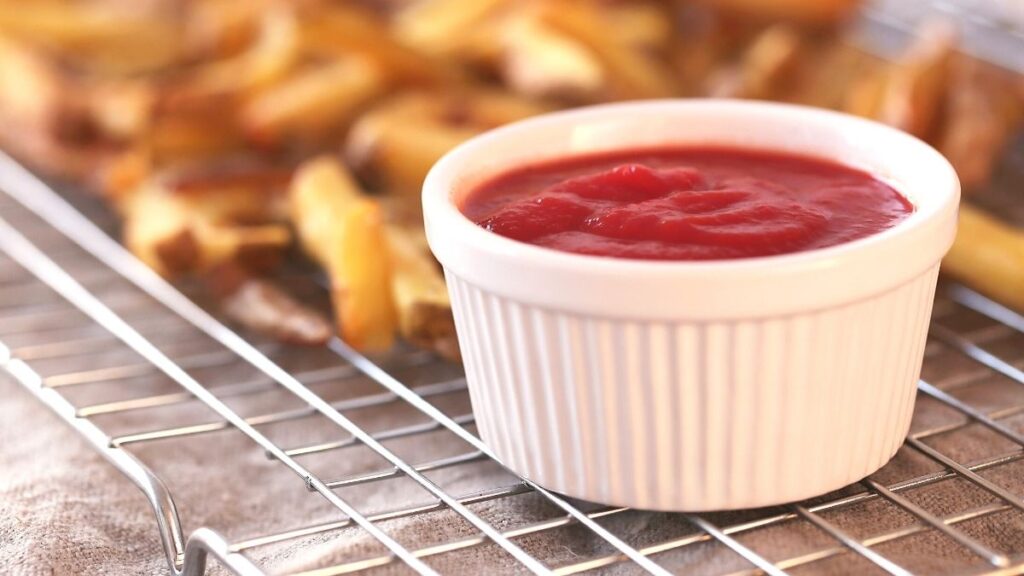 Ketchup e patatine fritte